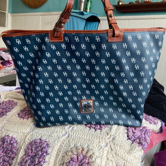 Dooney and Bourke Purse - Picture 2 of 16